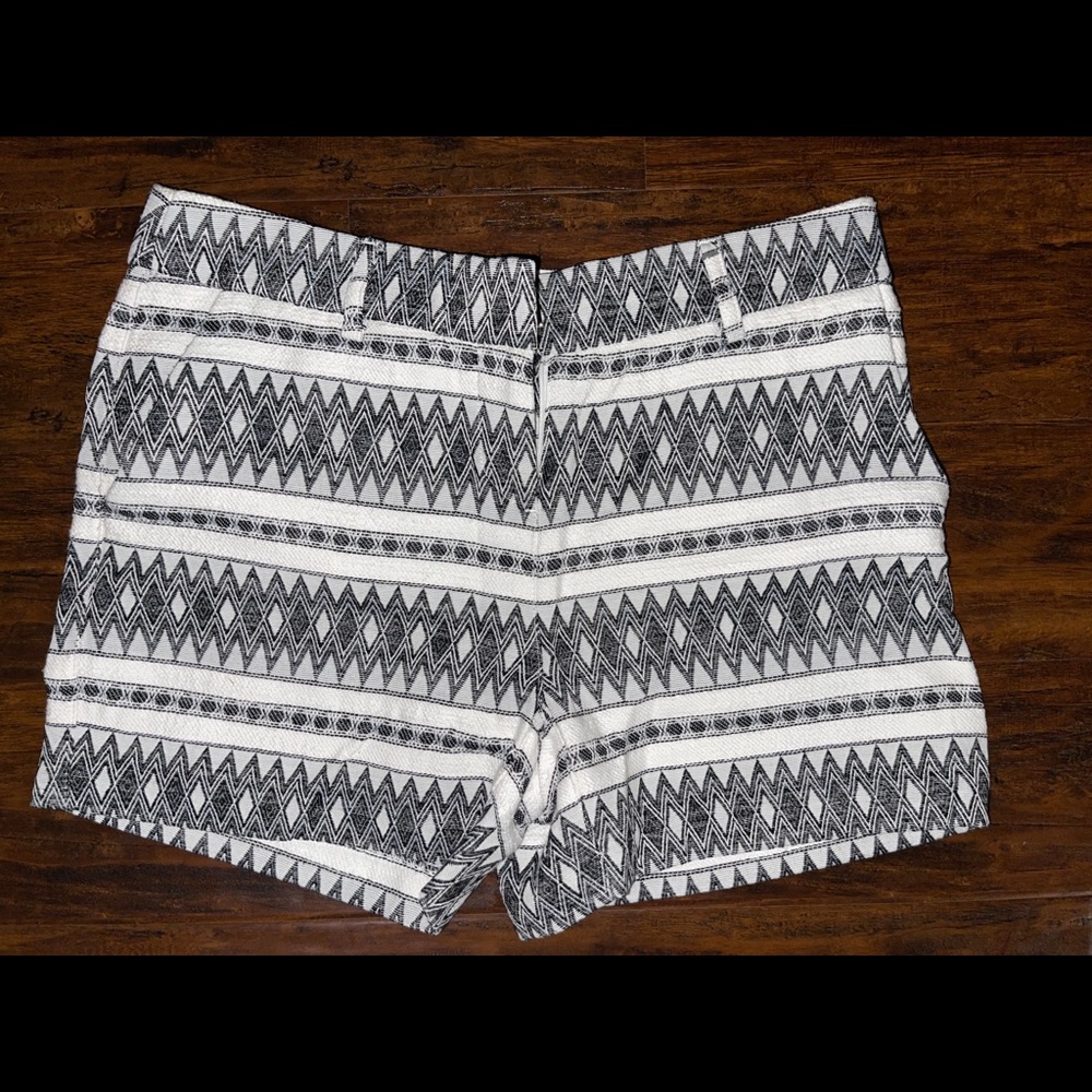 Artisan NY dressy shorts, size 2